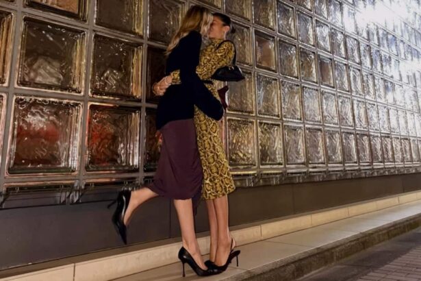 Elodie e Franceska bacio